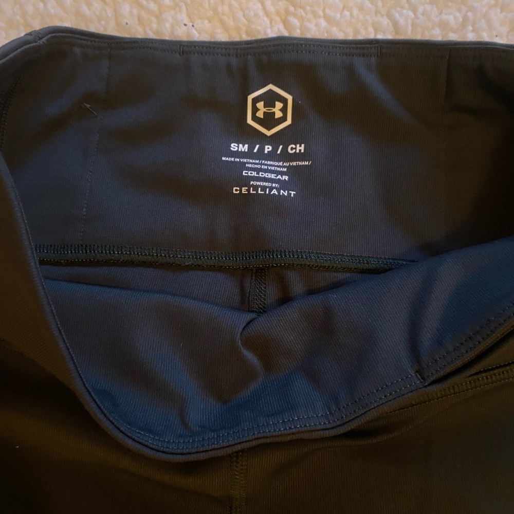 Brand new Under Armor yoga pants size small